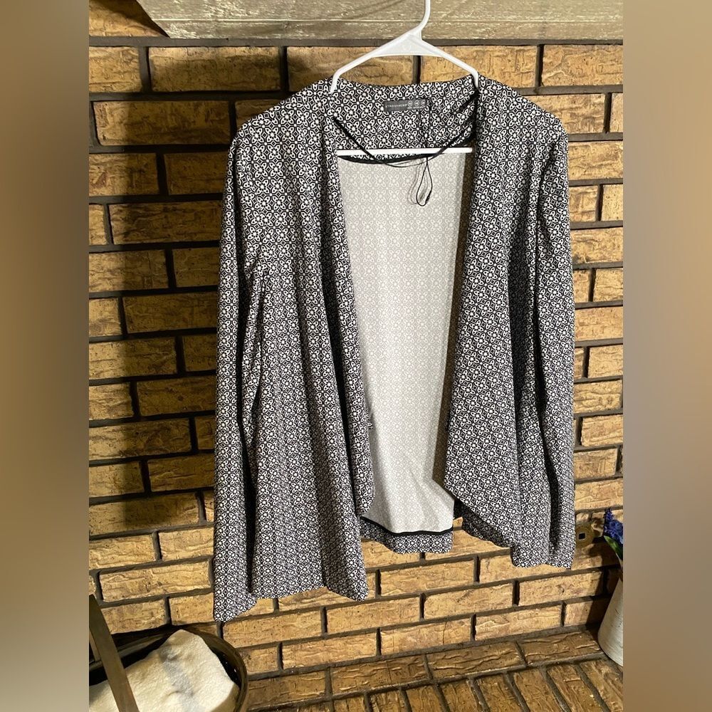 Black and white atmosphere cardigan
